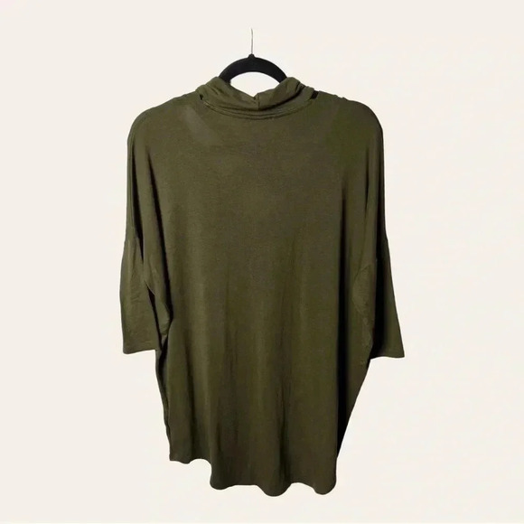 0232.‎ EXPRESS SHORT SLEEVE TOP SIZE LARGE ARMY GREEN IN COLOR UNIQUE NECKLINE - Picture 7 of 9